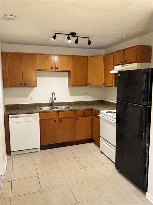 For Sale: $249,900 (3 beds, 1 baths, 864 Square Feet)