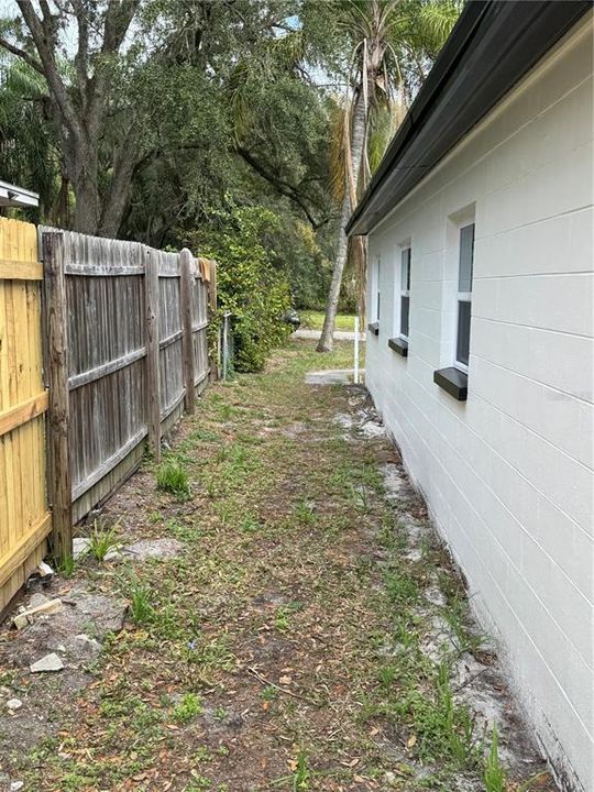 For Sale: $249,900 (3 beds, 1 baths, 864 Square Feet)