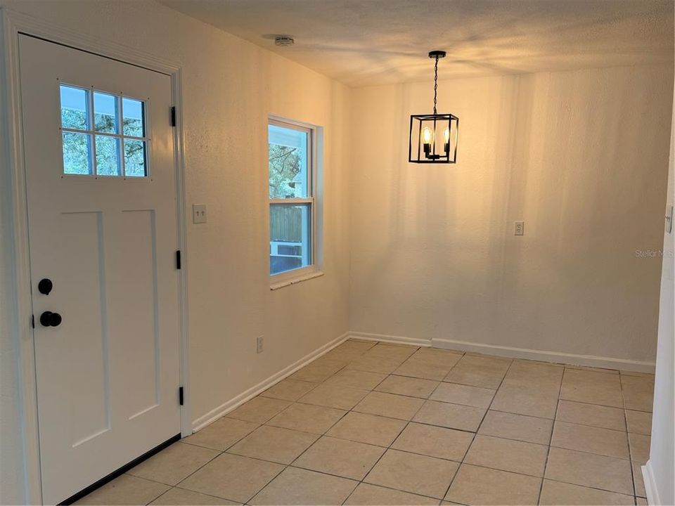 For Sale: $249,900 (3 beds, 1 baths, 864 Square Feet)