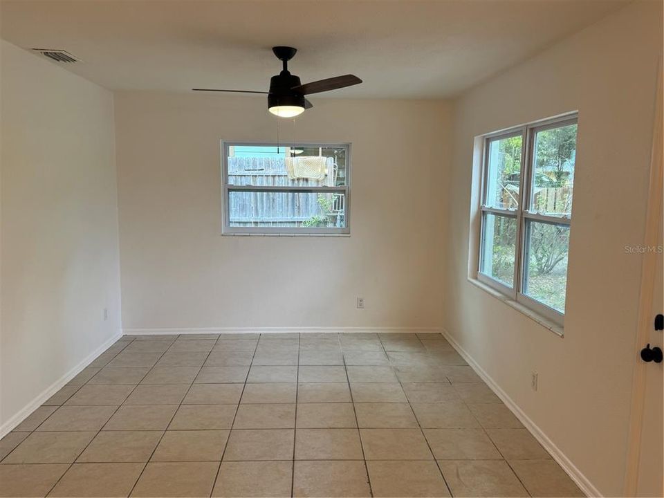 For Sale: $249,900 (3 beds, 1 baths, 864 Square Feet)