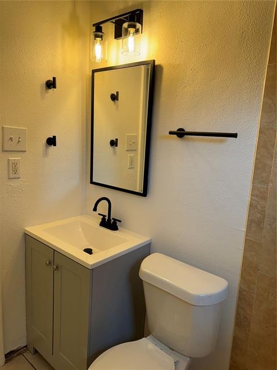 For Sale: $249,900 (3 beds, 1 baths, 864 Square Feet)