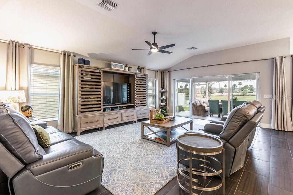 For Sale: $729,900 (3 beds, 2 baths, 1922 Square Feet)