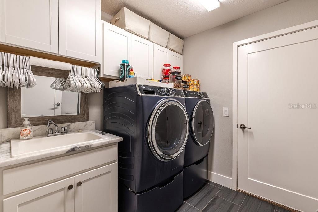 For Sale: $729,900 (3 beds, 2 baths, 1922 Square Feet)