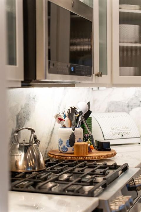 For Sale: $729,900 (3 beds, 2 baths, 1922 Square Feet)