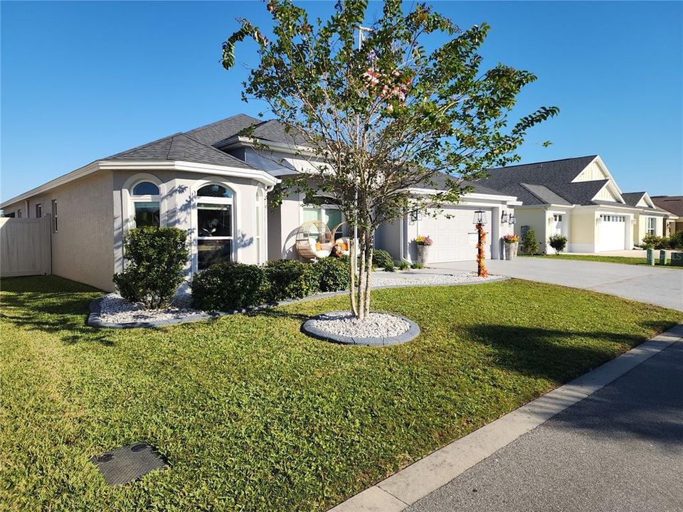 For Sale: $729,900 (3 beds, 2 baths, 1922 Square Feet)