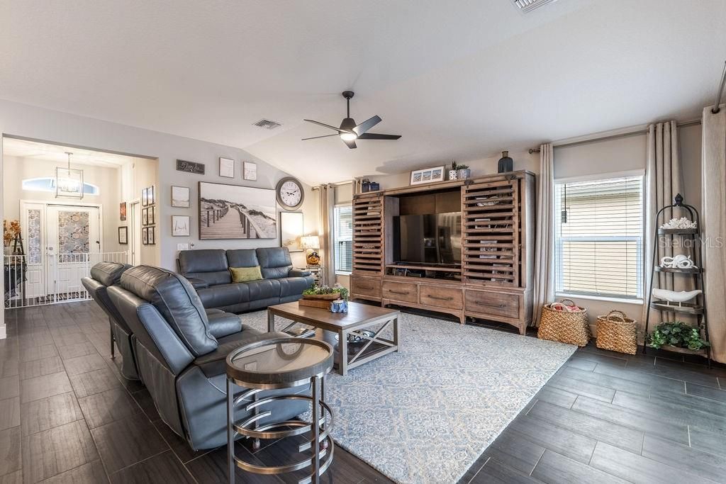 For Sale: $729,900 (3 beds, 2 baths, 1922 Square Feet)