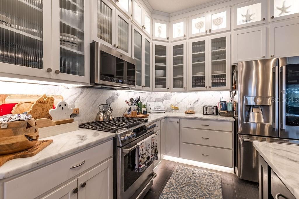 For Sale: $729,900 (3 beds, 2 baths, 1922 Square Feet)