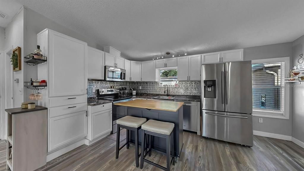 На продажу: $220,000 (3 спален, 2 ванн, 1080 Квадратных фут)