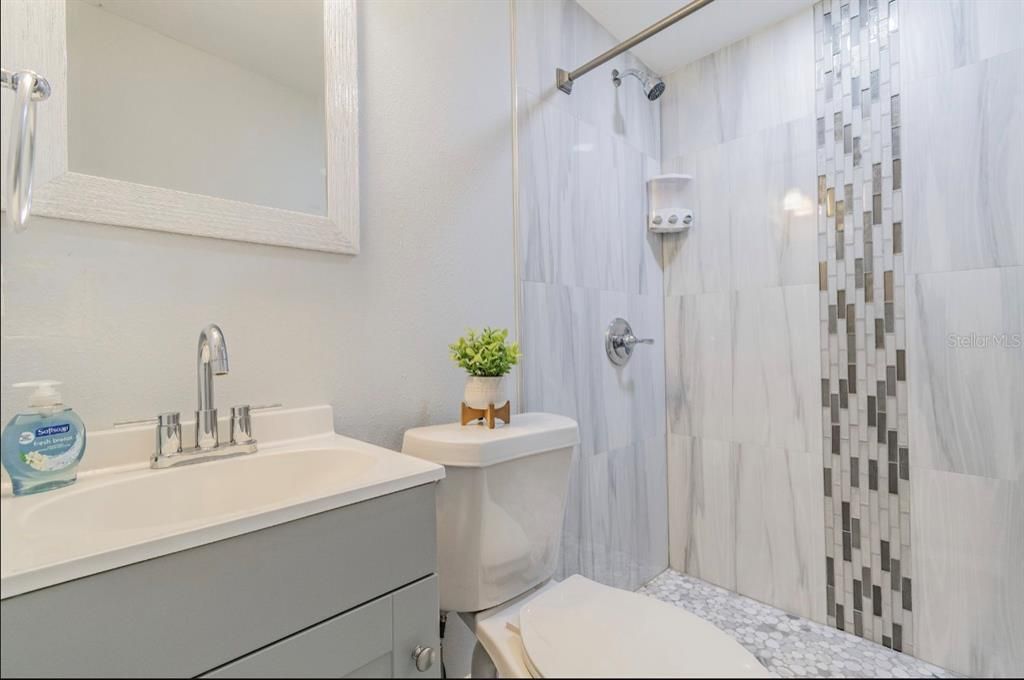 Active With Contract: $2,600 (3 beds, 2 baths, 1368 Square Feet)