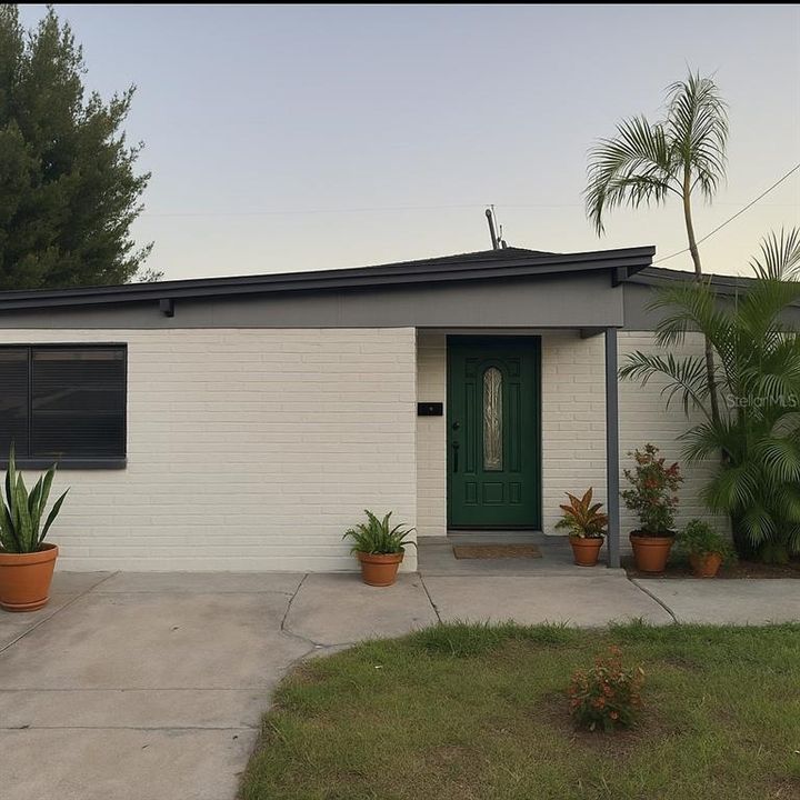 Active With Contract: $2,600 (3 beds, 2 baths, 1368 Square Feet)
