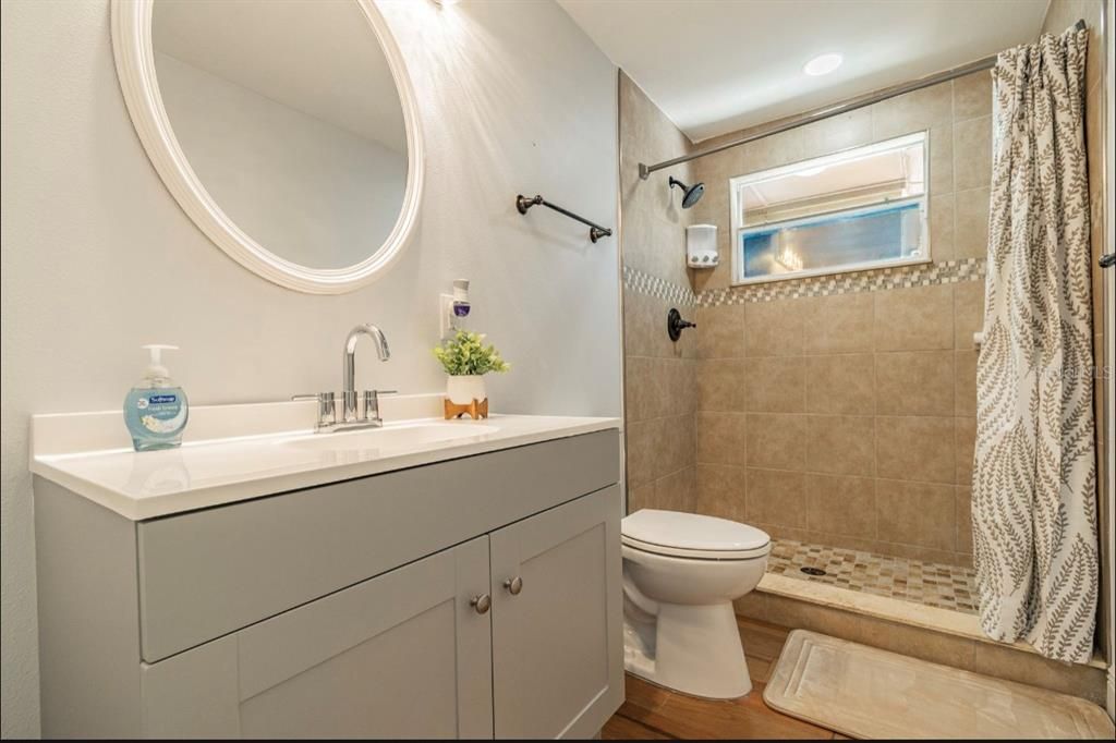 Active With Contract: $2,600 (3 beds, 2 baths, 1368 Square Feet)