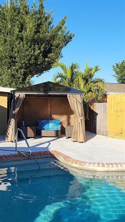 Active With Contract: $2,600 (3 beds, 2 baths, 1368 Square Feet)