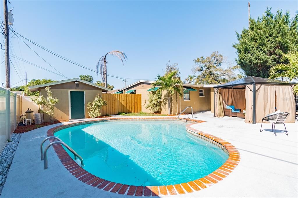 Active With Contract: $2,600 (3 beds, 2 baths, 1368 Square Feet)