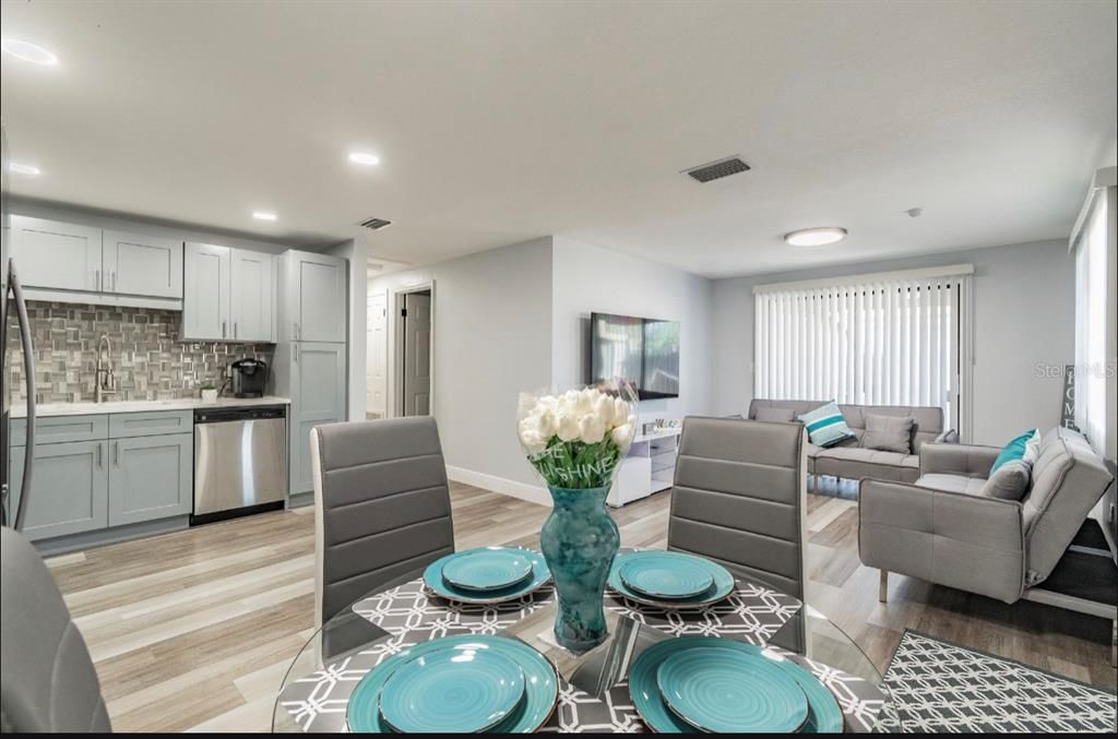 Active With Contract: $2,600 (3 beds, 2 baths, 1368 Square Feet)