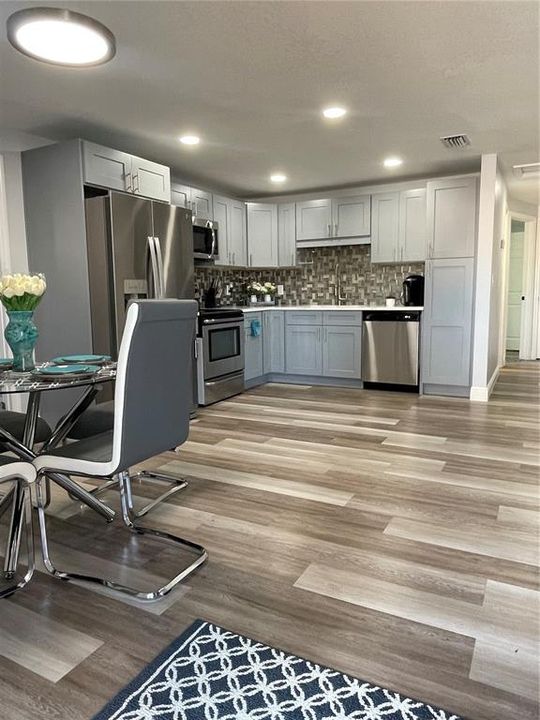 Active With Contract: $2,600 (3 beds, 2 baths, 1368 Square Feet)