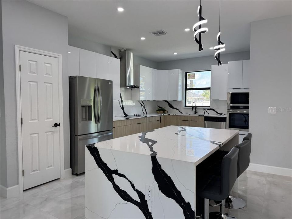 For Sale: $510,000 (3 beds, 3 baths, 1754 Square Feet)