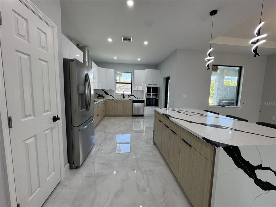 For Sale: $510,000 (3 beds, 3 baths, 1754 Square Feet)