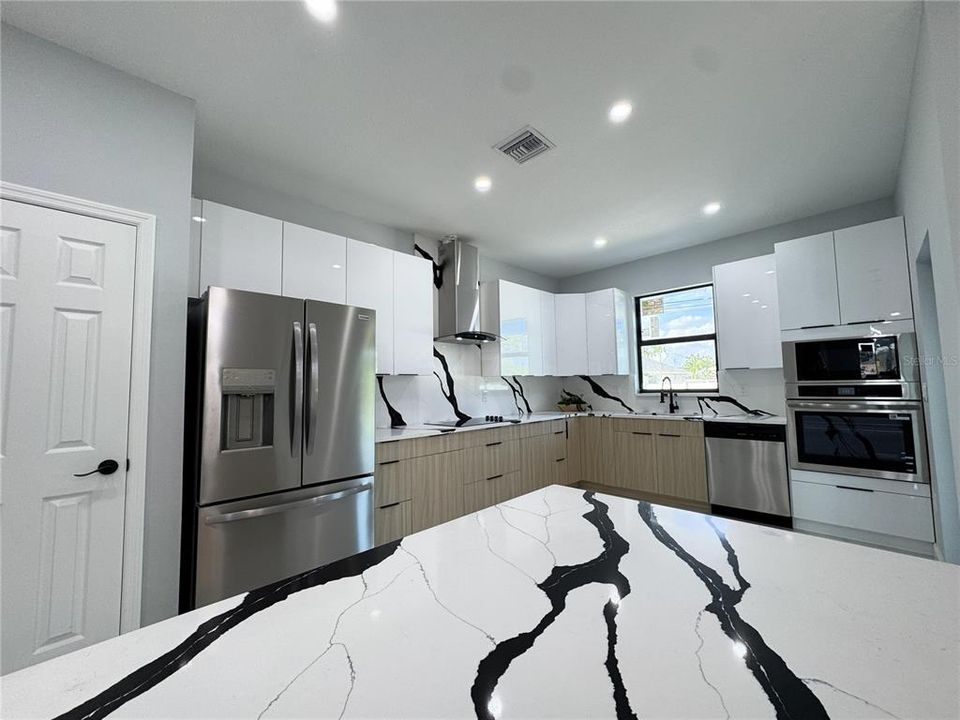 For Sale: $510,000 (3 beds, 3 baths, 1754 Square Feet)