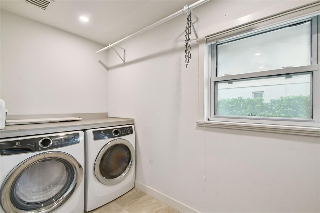 待售: $1,899,999 (4 贝兹, 2 浴室, 2831 平方英尺)