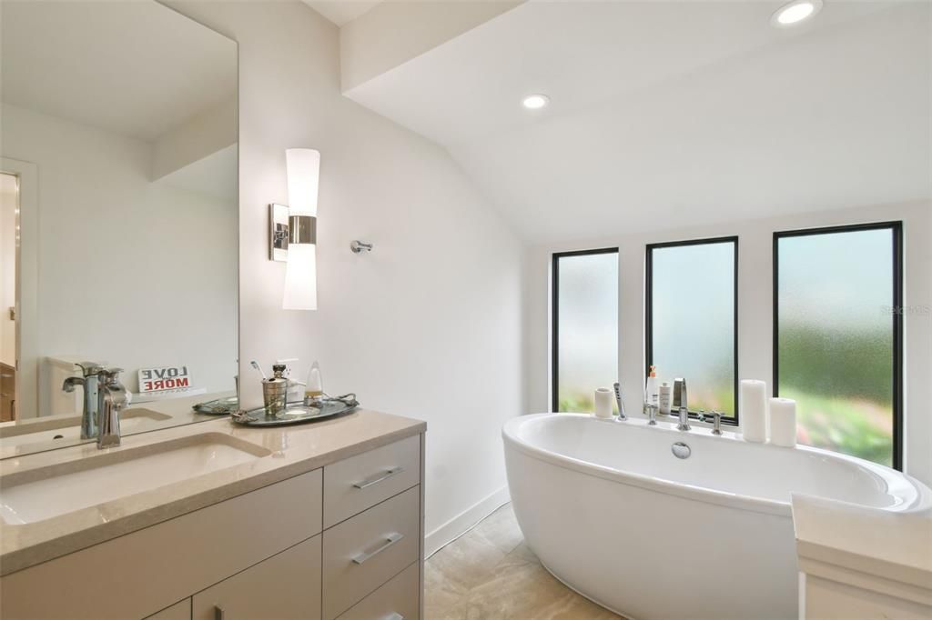 待售: $1,899,999 (4 贝兹, 2 浴室, 2831 平方英尺)