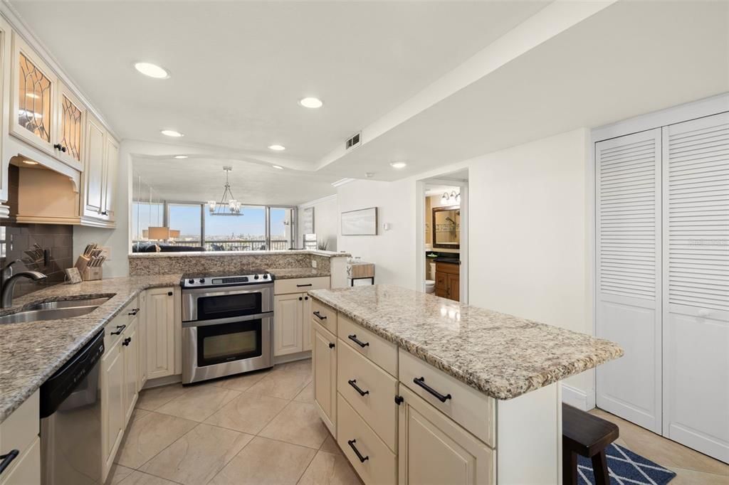 For Sale: $562,500 (2 beds, 2 baths, 1175 Square Feet)