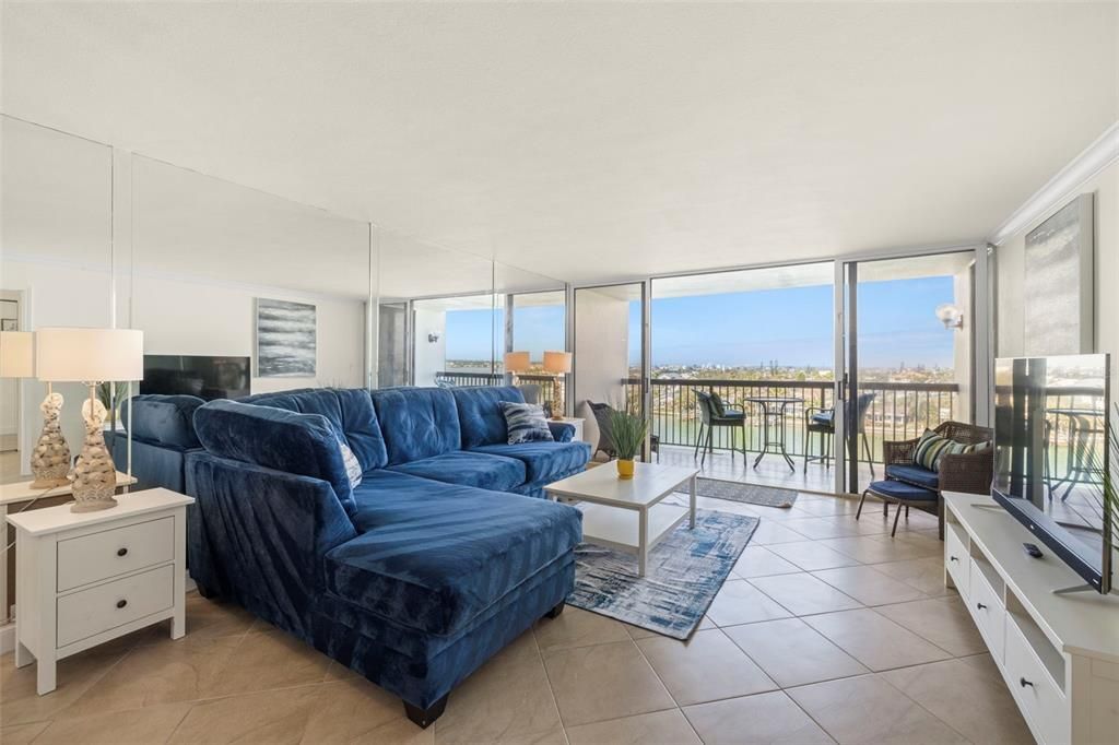 For Sale: $562,500 (2 beds, 2 baths, 1175 Square Feet)