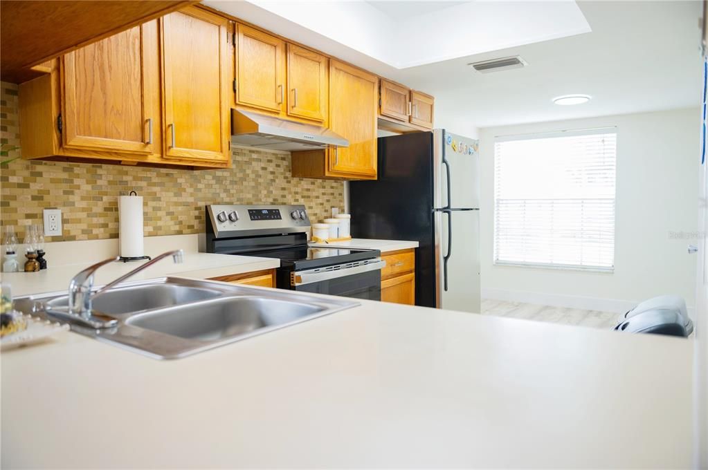 For Sale: $359,000 (3 beds, 2 baths, 1353 Square Feet)