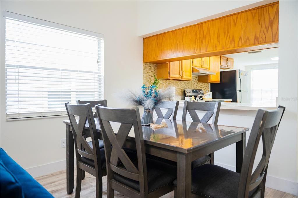 For Sale: $359,000 (3 beds, 2 baths, 1353 Square Feet)