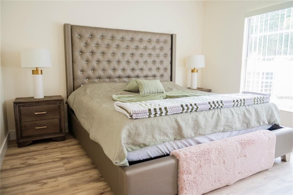 For Sale: $359,000 (3 beds, 2 baths, 1353 Square Feet)