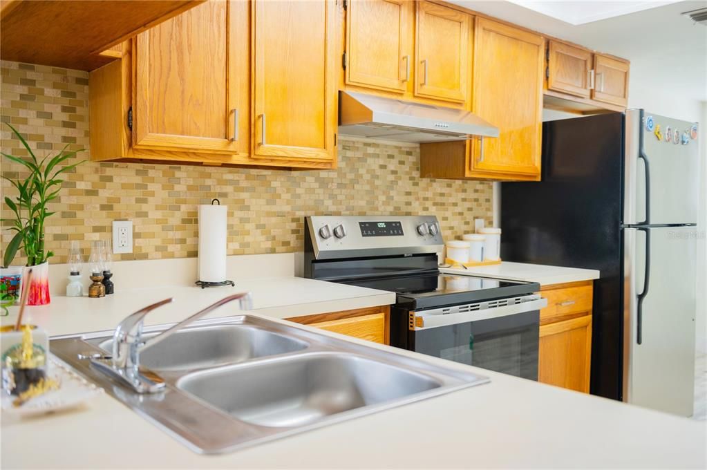 For Sale: $359,000 (3 beds, 2 baths, 1353 Square Feet)