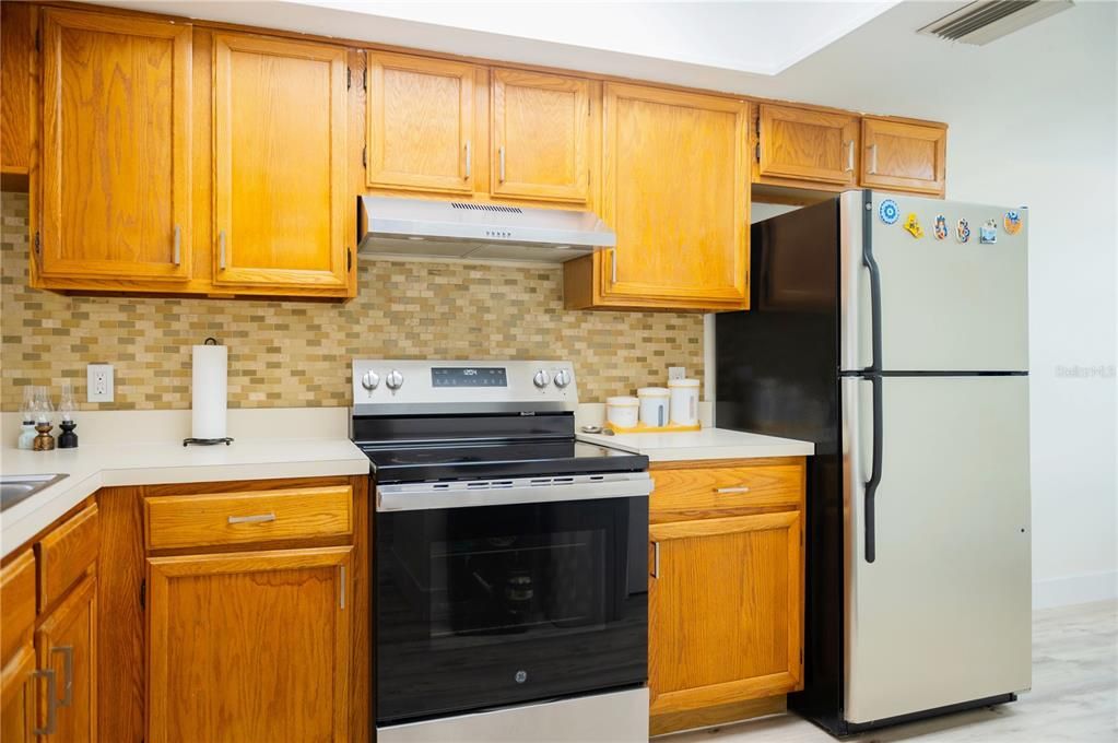 For Sale: $359,000 (3 beds, 2 baths, 1353 Square Feet)