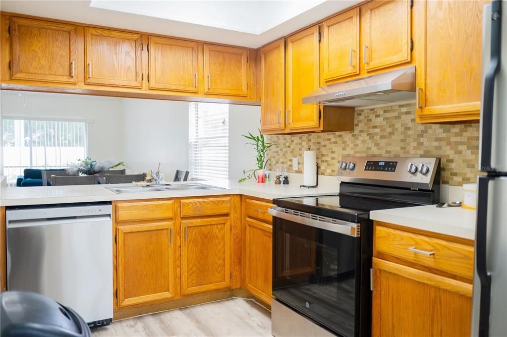 For Sale: $359,000 (3 beds, 2 baths, 1353 Square Feet)