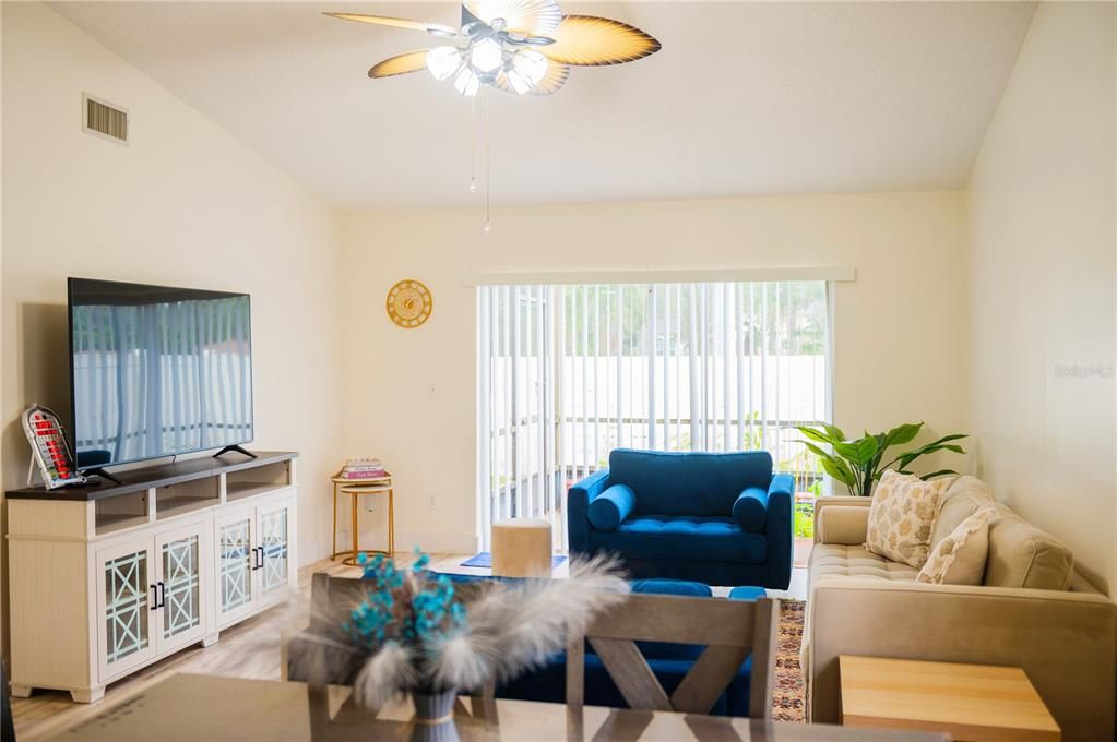 For Sale: $359,000 (3 beds, 2 baths, 1353 Square Feet)