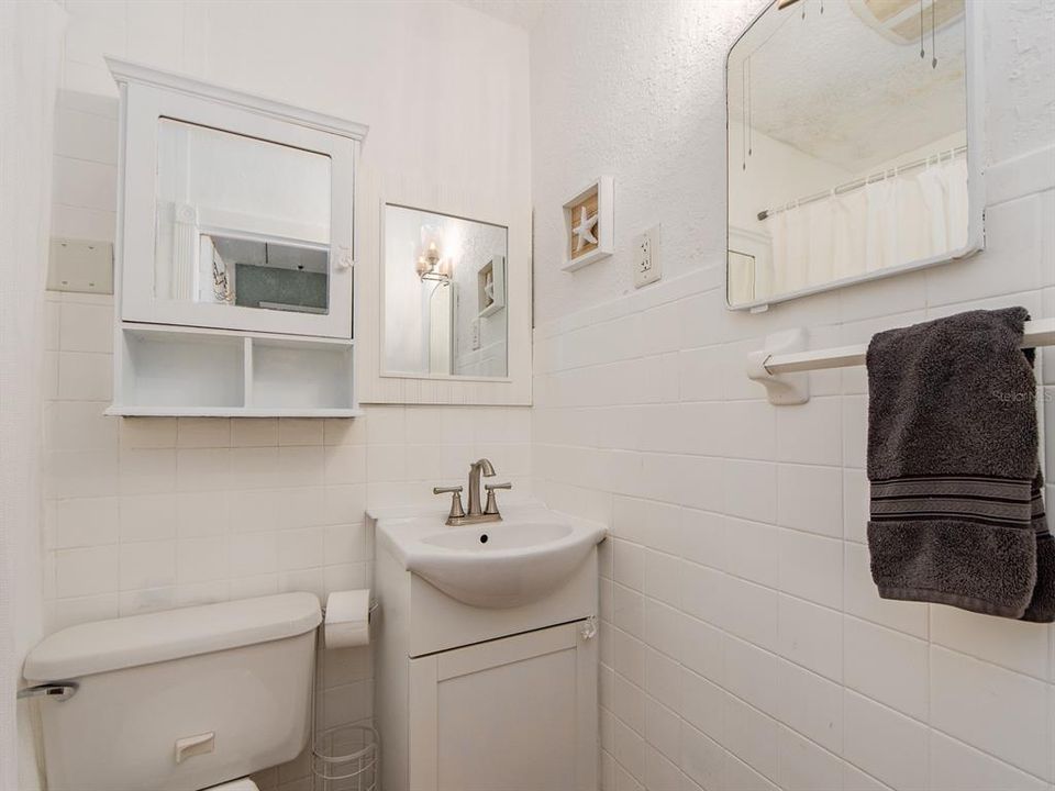 Active With Contract: $379,900 (3 beds, 2 baths, 986 Square Feet)