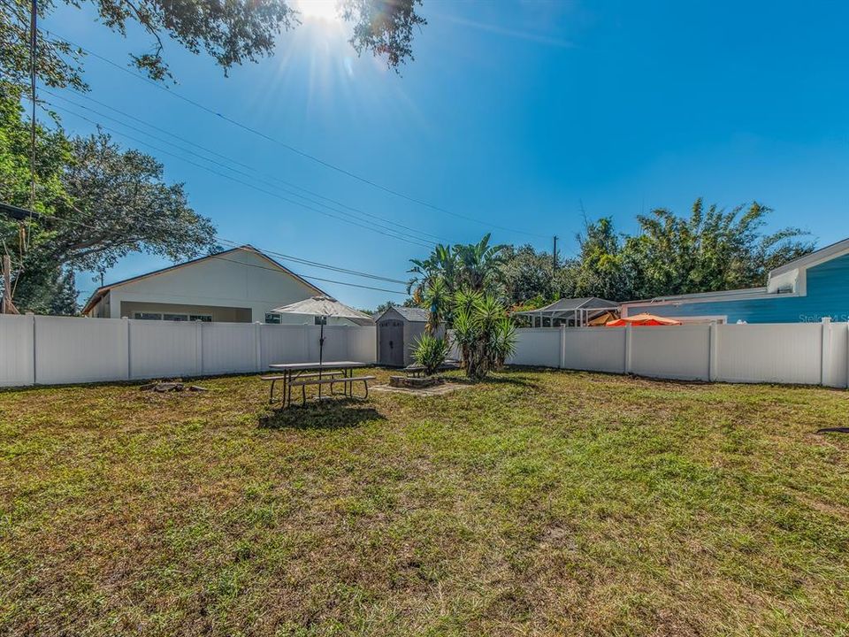 Active With Contract: $379,900 (3 beds, 2 baths, 986 Square Feet)