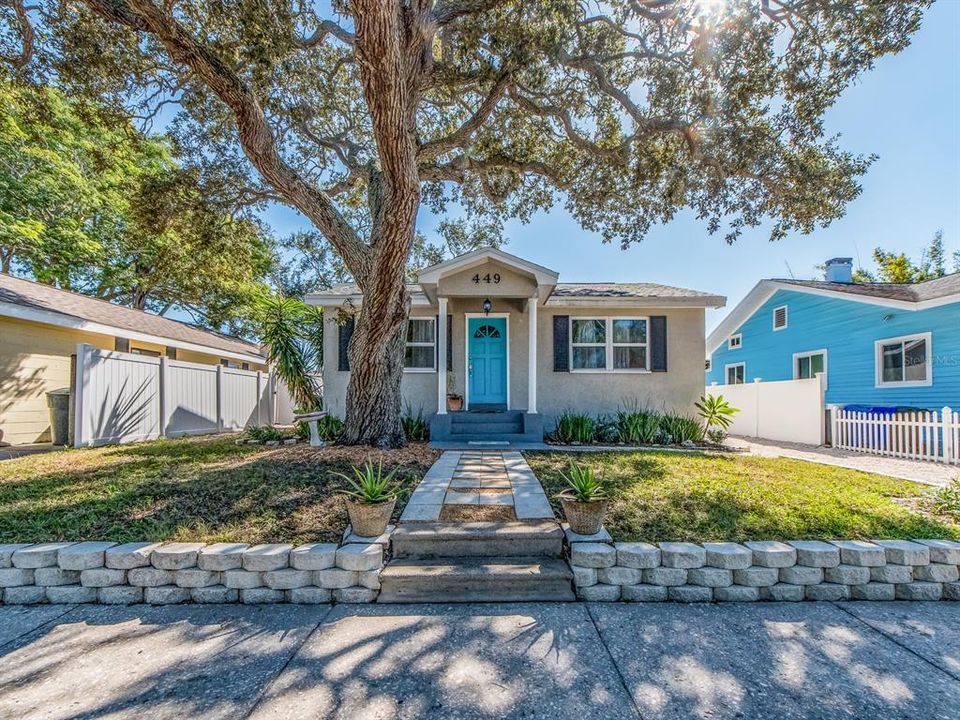 Active With Contract: $379,900 (3 beds, 2 baths, 986 Square Feet)