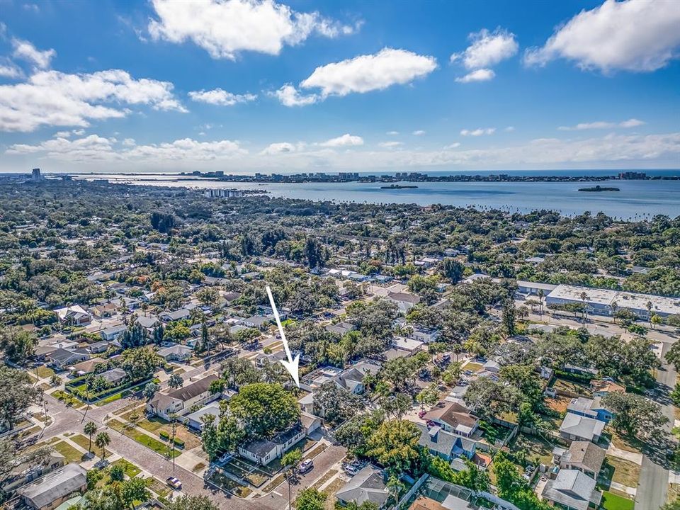 Active With Contract: $379,900 (3 beds, 2 baths, 986 Square Feet)