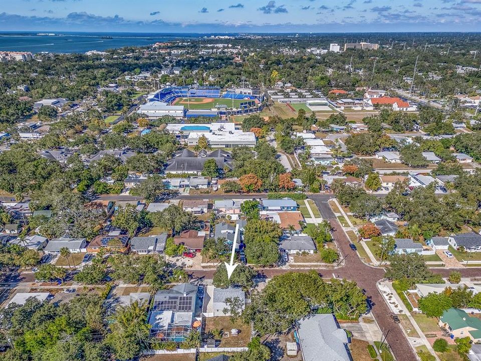 Active With Contract: $379,900 (3 beds, 2 baths, 986 Square Feet)