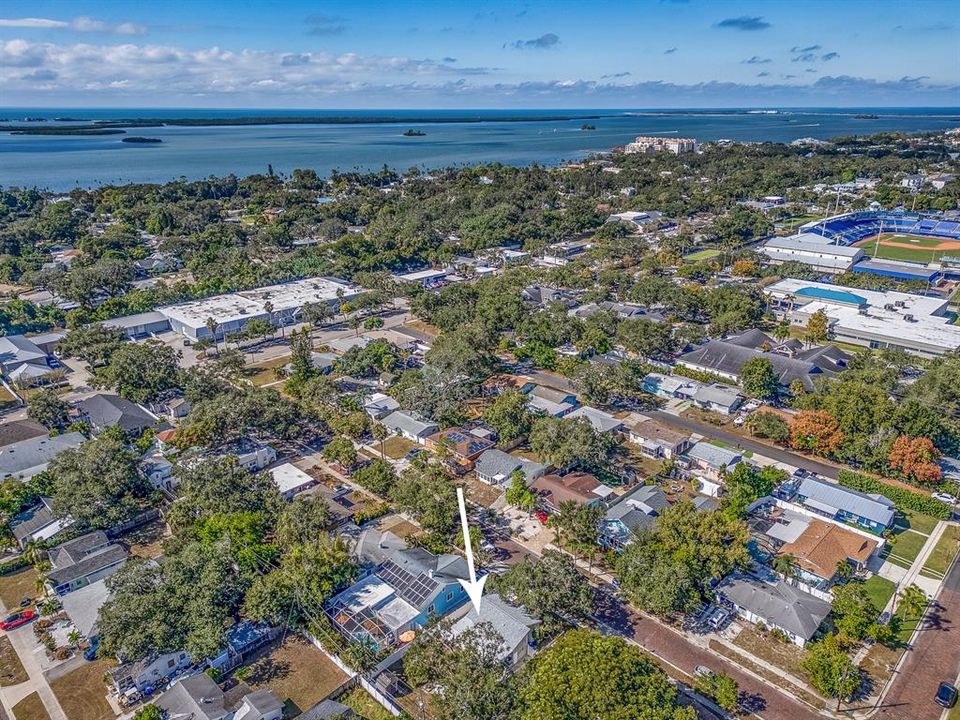 Active With Contract: $379,900 (3 beds, 2 baths, 986 Square Feet)