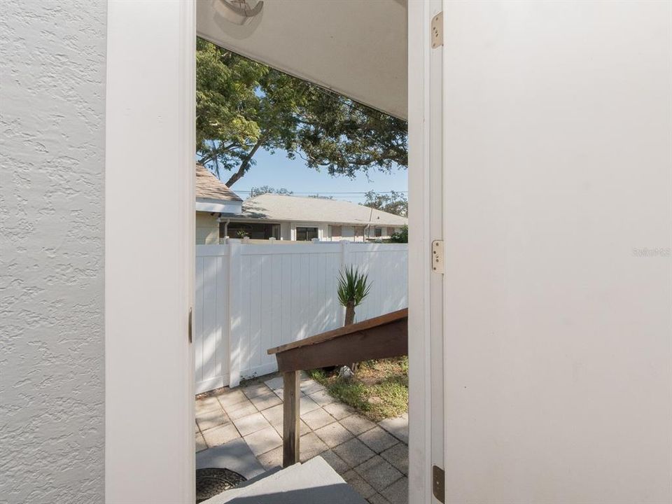 Active With Contract: $379,900 (3 beds, 2 baths, 986 Square Feet)