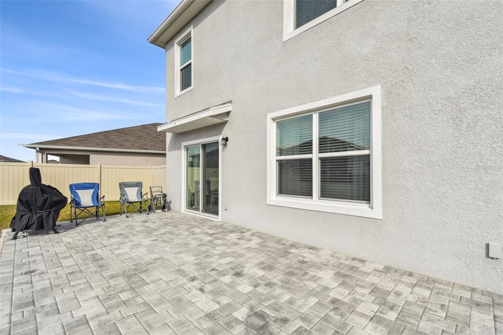 合同活跃: $425,000 (5 贝兹, 3 浴室, 2605 平方英尺)