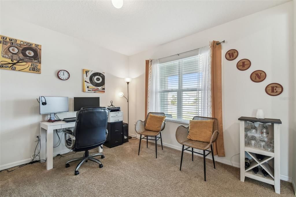 合同活跃: $425,000 (5 贝兹, 3 浴室, 2605 平方英尺)