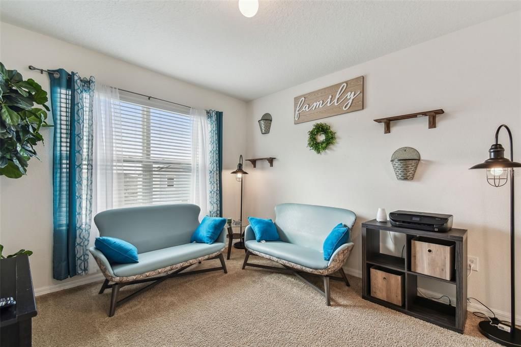 合同活跃: $425,000 (5 贝兹, 3 浴室, 2605 平方英尺)