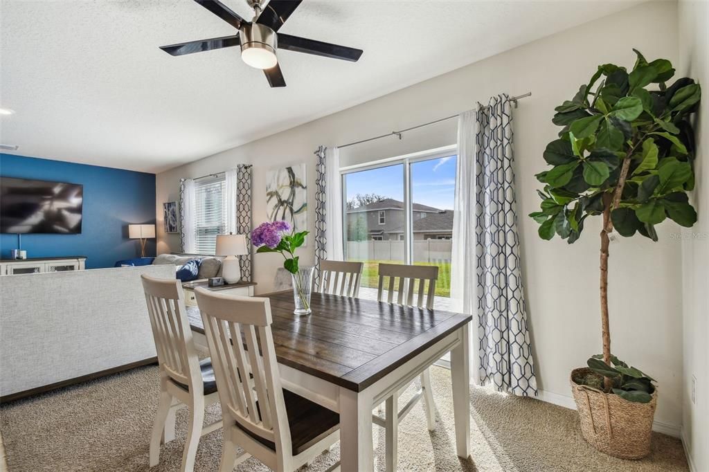 合同活跃: $425,000 (5 贝兹, 3 浴室, 2605 平方英尺)