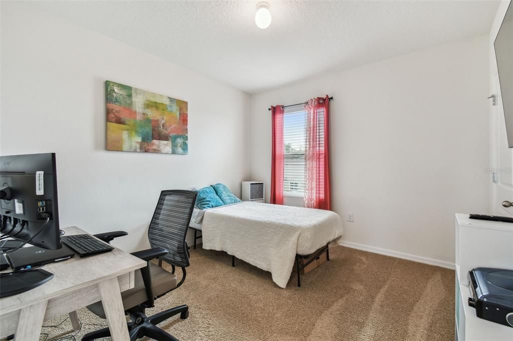 合同活跃: $425,000 (5 贝兹, 3 浴室, 2605 平方英尺)