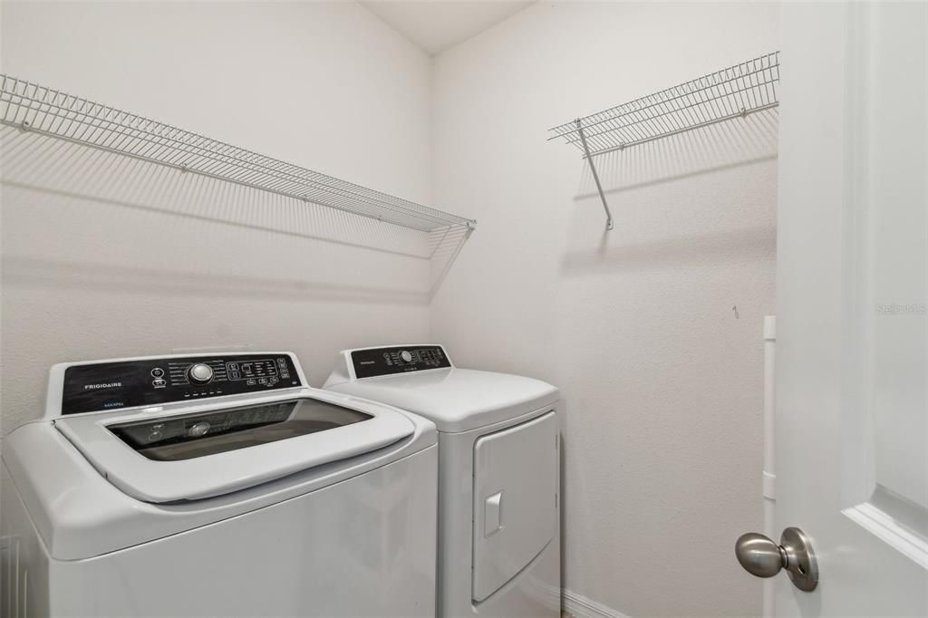 合同活跃: $425,000 (5 贝兹, 3 浴室, 2605 平方英尺)