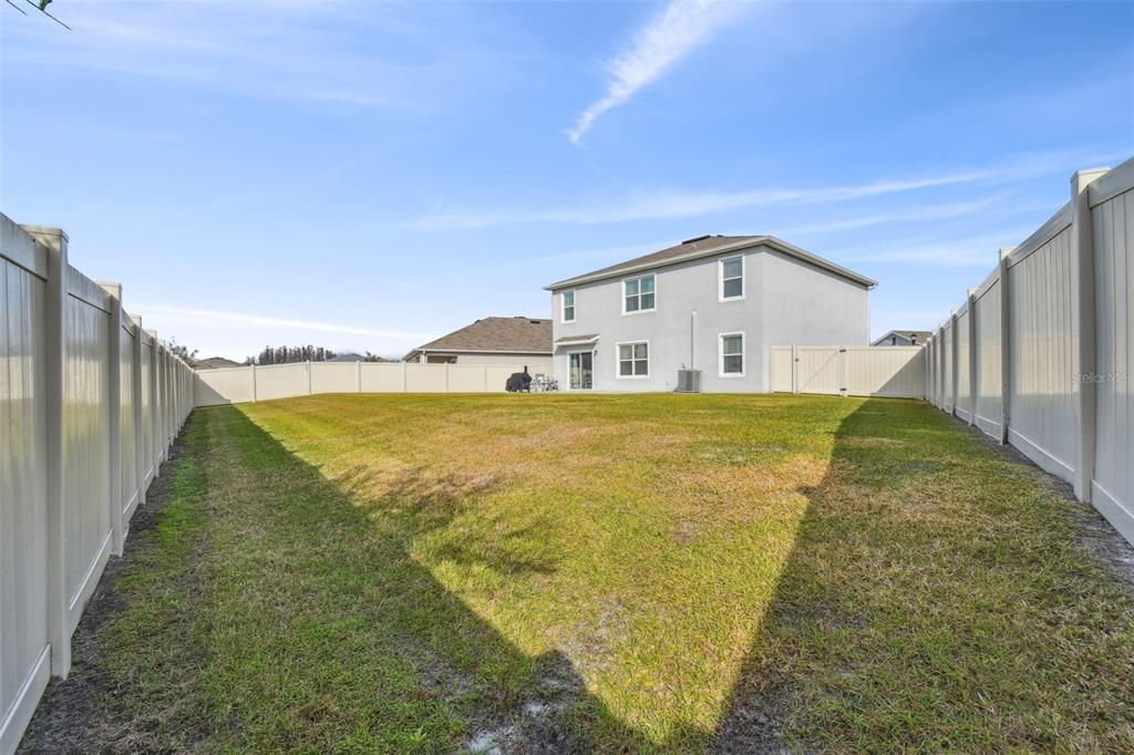 合同活跃: $425,000 (5 贝兹, 3 浴室, 2605 平方英尺)