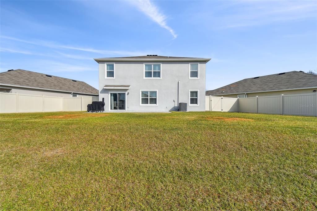 合同活跃: $425,000 (5 贝兹, 3 浴室, 2605 平方英尺)