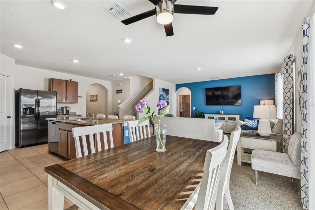 合同活跃: $425,000 (5 贝兹, 3 浴室, 2605 平方英尺)