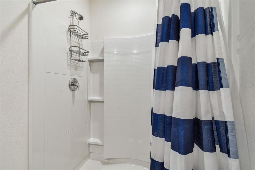 合同活跃: $425,000 (5 贝兹, 3 浴室, 2605 平方英尺)